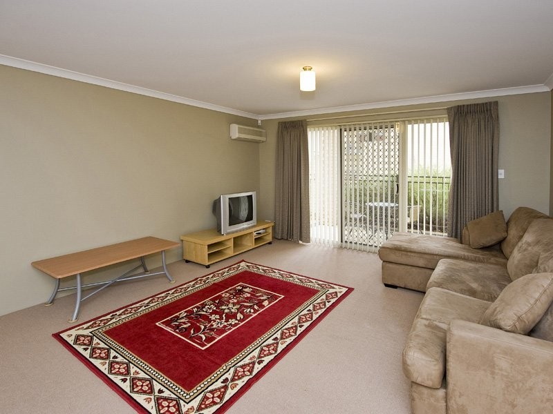 10/24 Burton Street, Cannington WA 6107