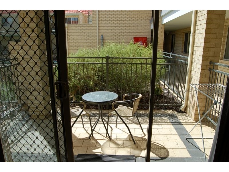 10/24 Burton Street, Cannington WA 6107