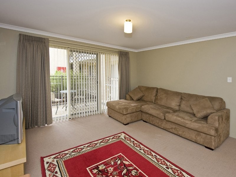 10/24 Burton Street, Cannington WA 6107