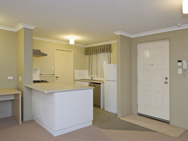 10/24 Burton Street, Cannington WA 6107