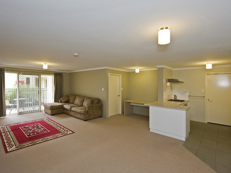 10/24 Burton Street, Cannington WA 6107