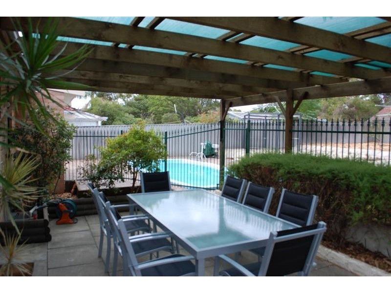 102 Hill View Terrace, St James WA 6102