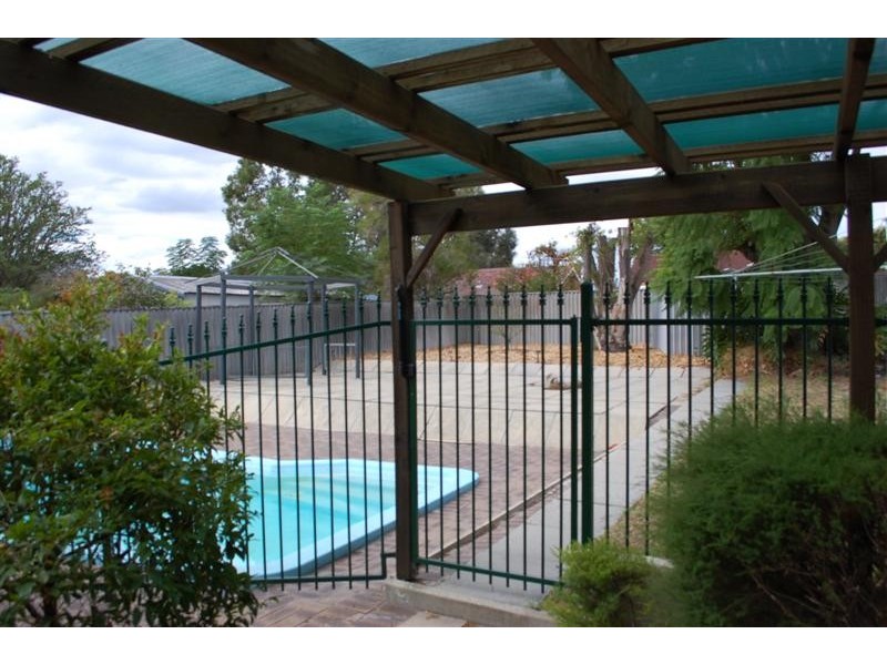 102 Hill View Terrace, St James WA 6102