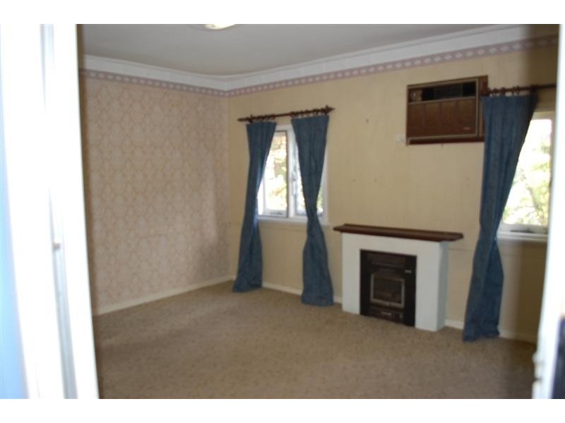 17 Chapman Road, St James WA 6102