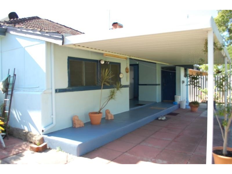 17 Chapman Road, St James WA 6102