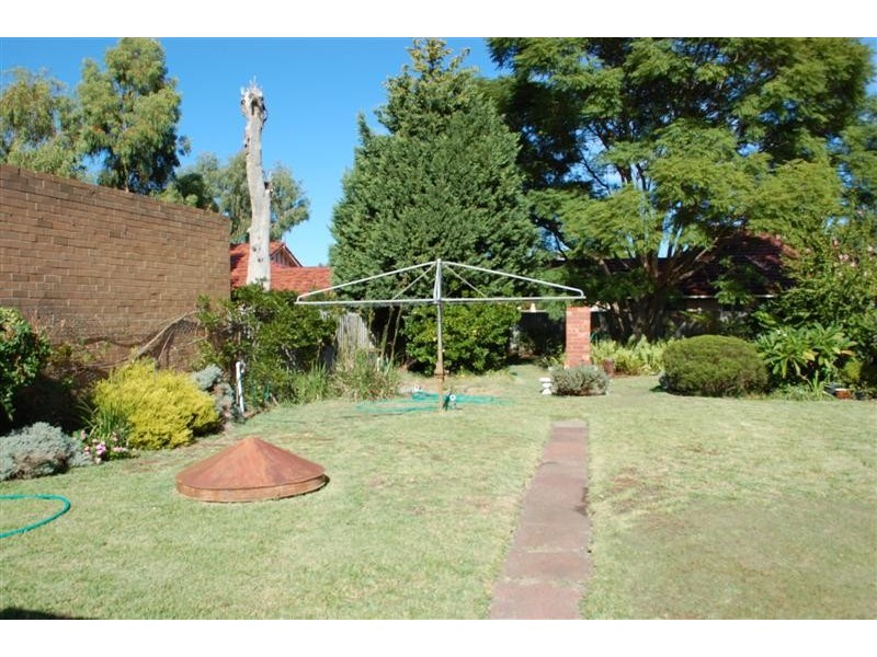 17 Chapman Road, St James WA 6102
