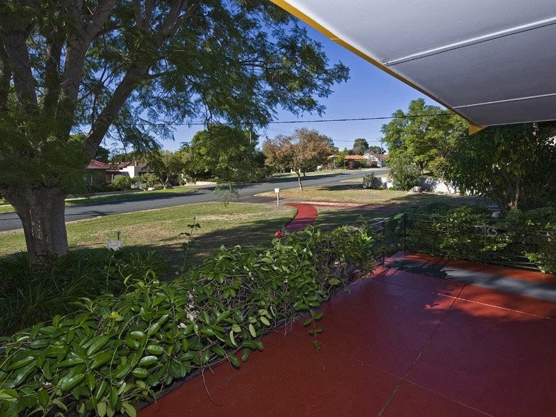 61 Alvah Street, St James WA 6102