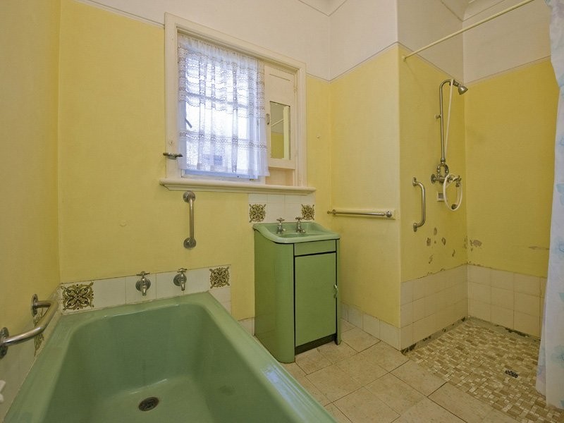61 Alvah Street, St James WA 6102