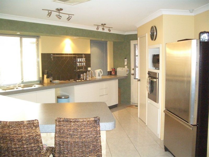 2 Coulthard Crescent, Canning Vale WA 6155