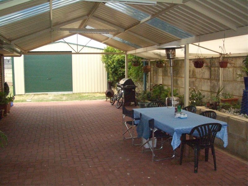 2 Coulthard Crescent, Canning Vale WA 6155