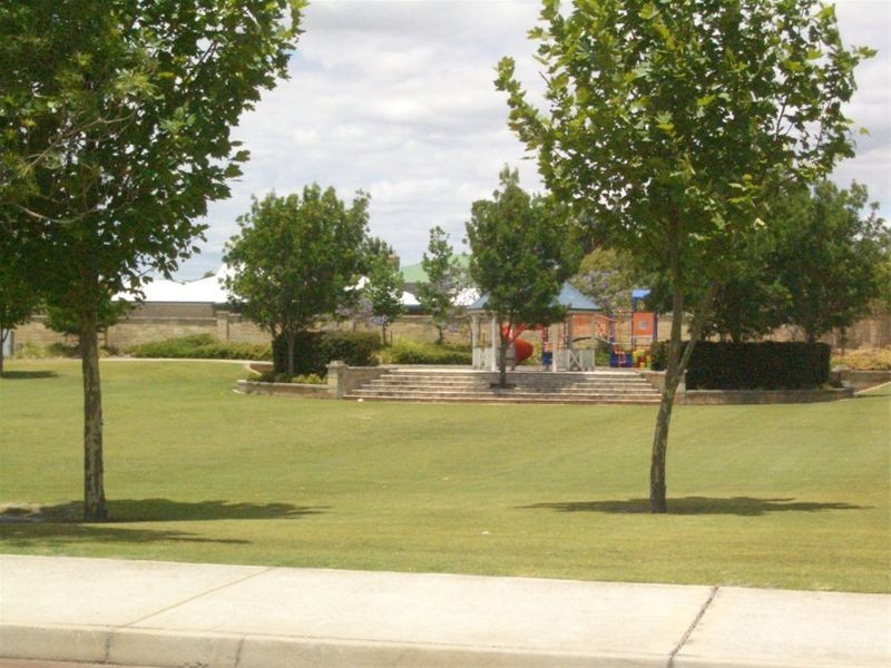 2 Coulthard Crescent, Canning Vale WA 6155