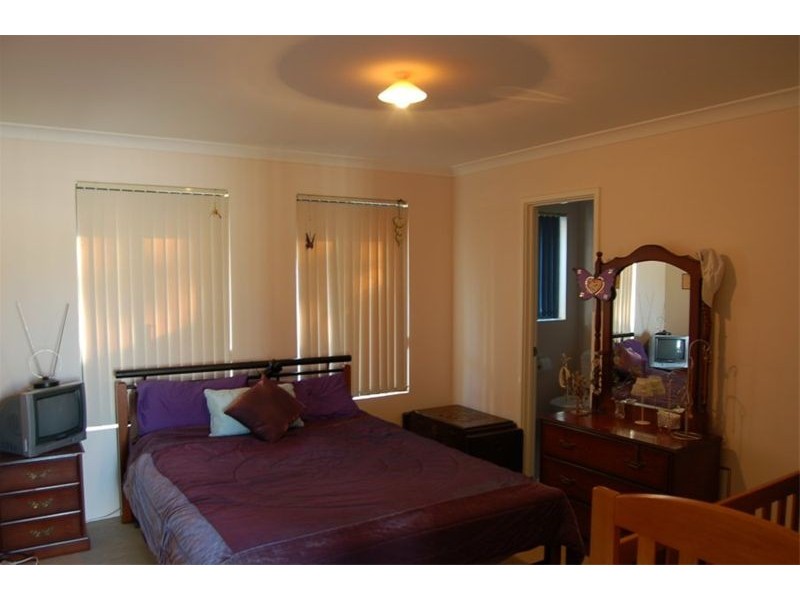 2/14  Beverley Road, Cloverdale WA 6105