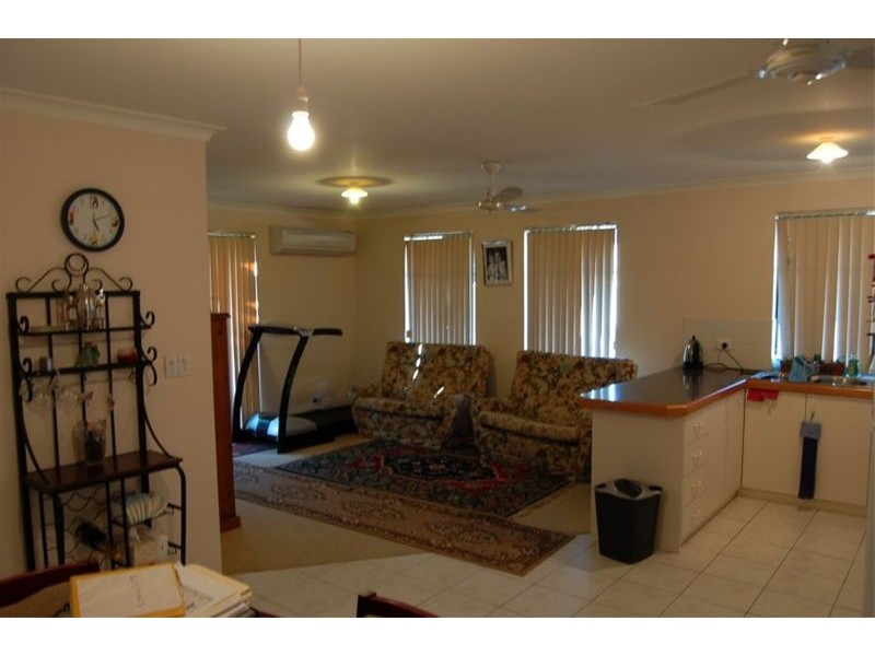 2/14  Beverley Road, Cloverdale WA 6105