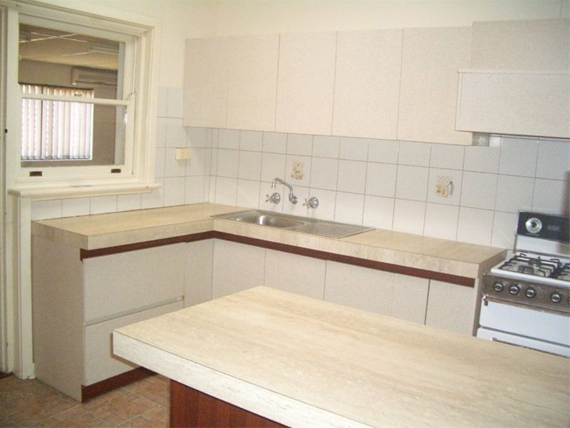 22 Upton Street, St James WA 6102