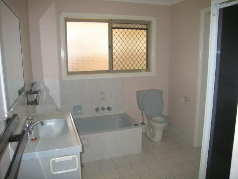 4 Elton Street, Daisy Hill QLD 4127