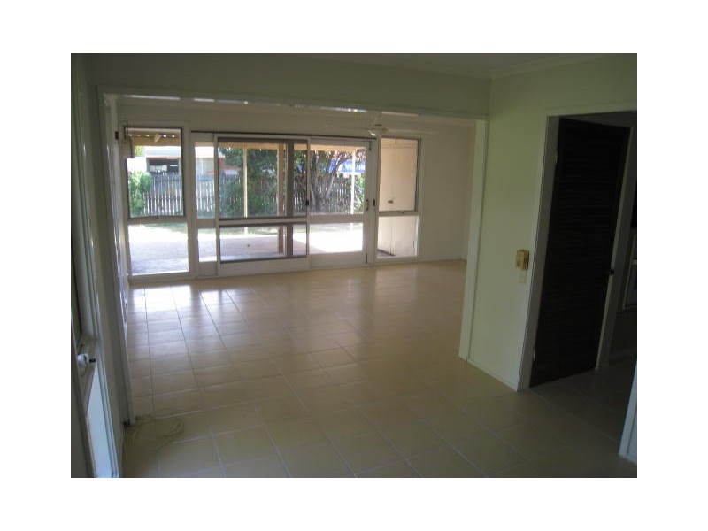 15 WOOTTON CRESCENT, Springwood QLD 4127