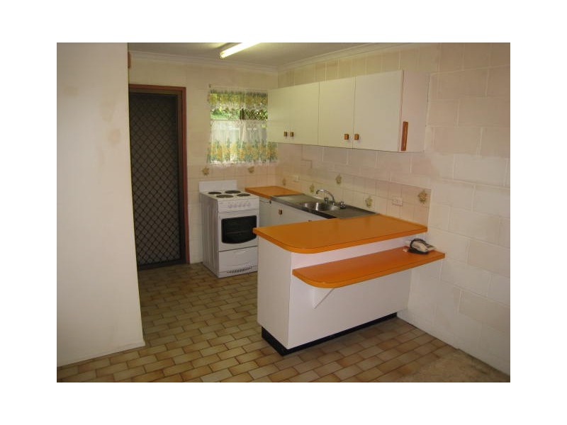 2/65 North Road, Woodridge QLD 4114