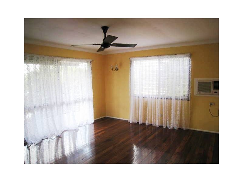 8 Perth Street, Kingston QLD 4114