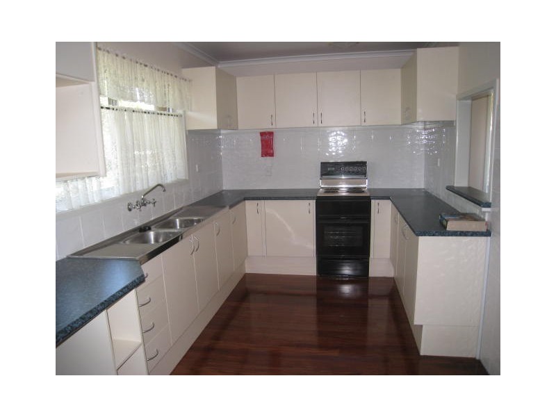 8 Laurel Street, Woodridge QLD 4114