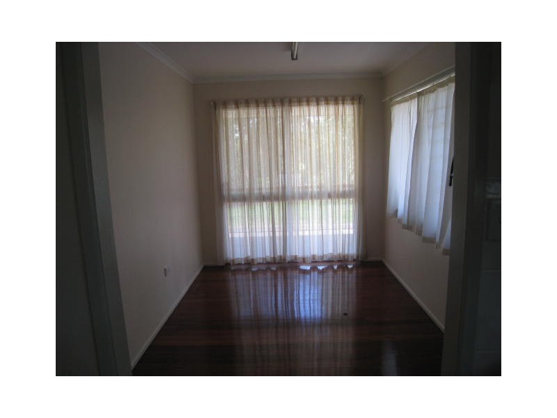 8 Laurel Street, Woodridge QLD 4114