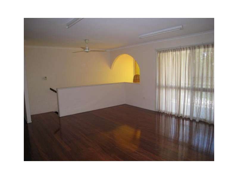 8 Laurel Street, Woodridge QLD 4114