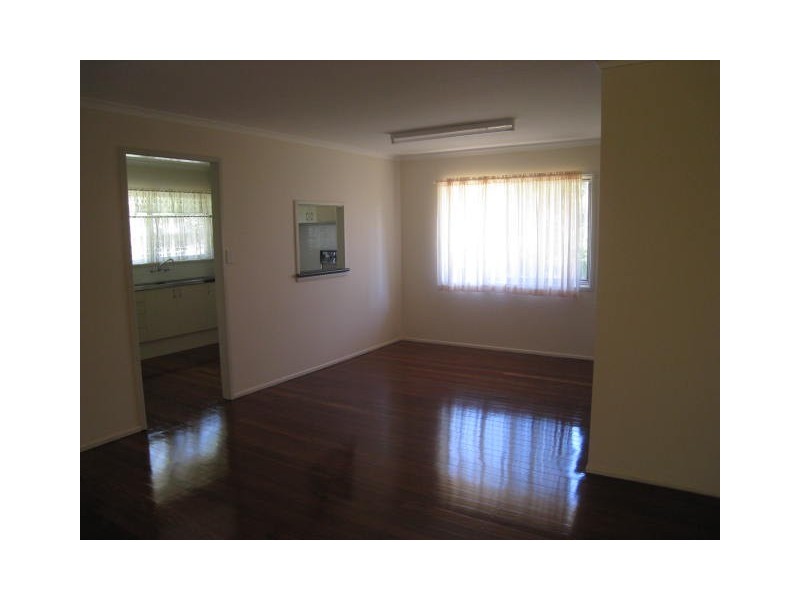 8 Laurel Street, Woodridge QLD 4114