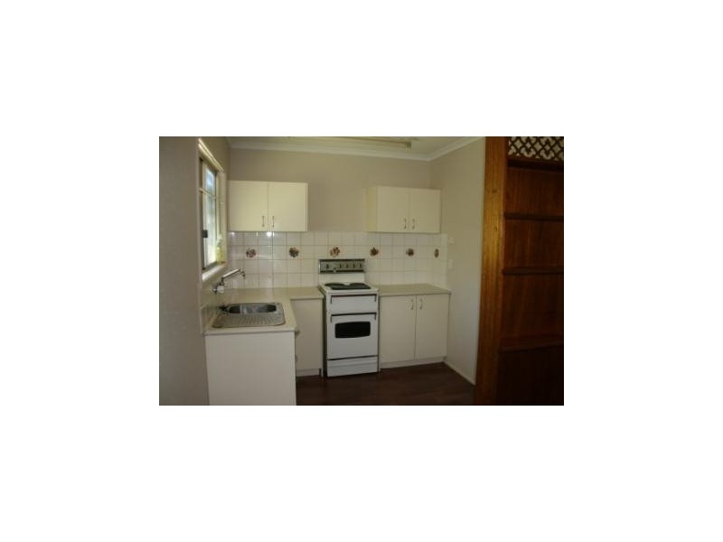 3 Camelia Avenue, Kingston QLD 4114