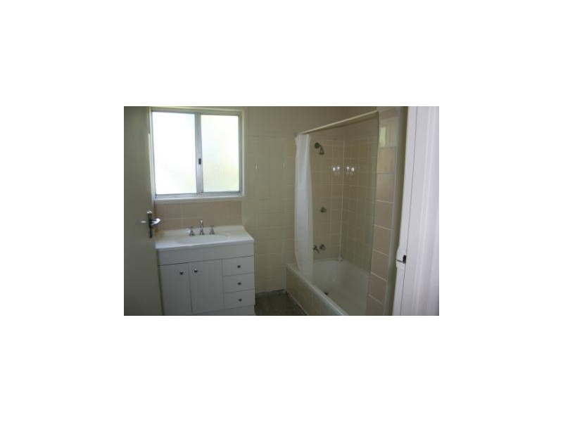 3 Camelia Avenue, Kingston QLD 4114