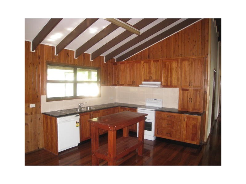 64 Paradise Road, Slacks Creek QLD 4127