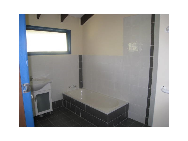 64 Paradise Road, Slacks Creek QLD 4127