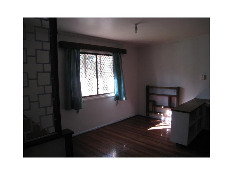 8 Arthur Street, Woodridge QLD 4114