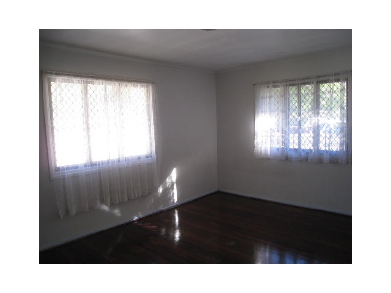 8 Arthur Street, Woodridge QLD 4114