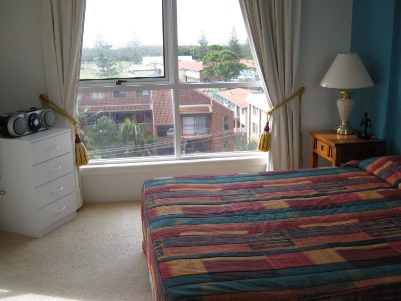 2052/2633 Gold Coast Highway, Broadbeach QLD 4218