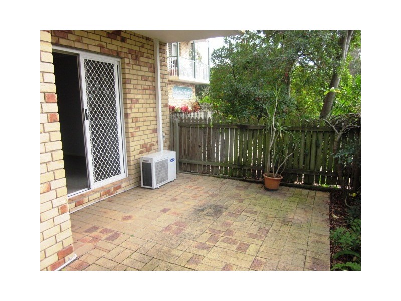 1  /  34 PEMBROKE ROAD, Coorparoo QLD 4151