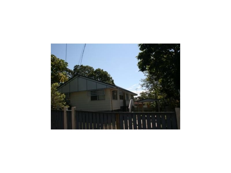 11 Esplen Street, Kingston QLD 4114