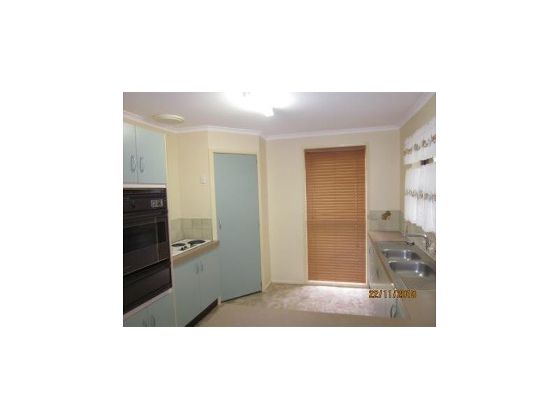 8 Juanita Grove, Springwood QLD 4127