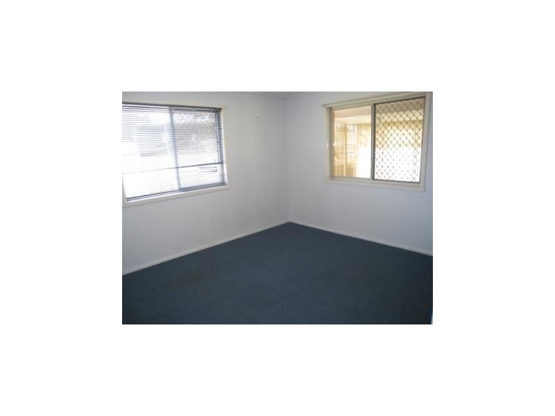 8 Dawson Street, Woodridge QLD 4114