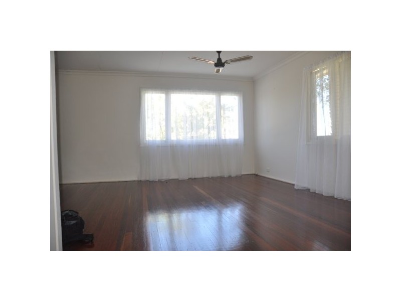 1 Floyd Street, Woodridge QLD 4114