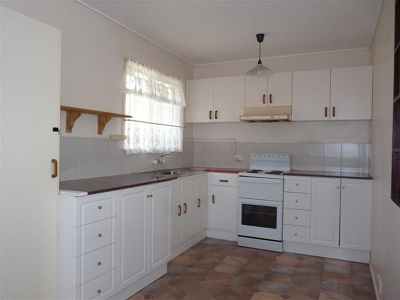 28 Edith Street, Kingston QLD 4114