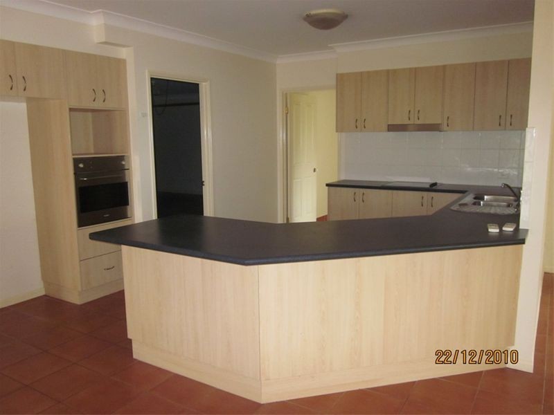 63 White Cedar Circuit, Stretton QLD 4116