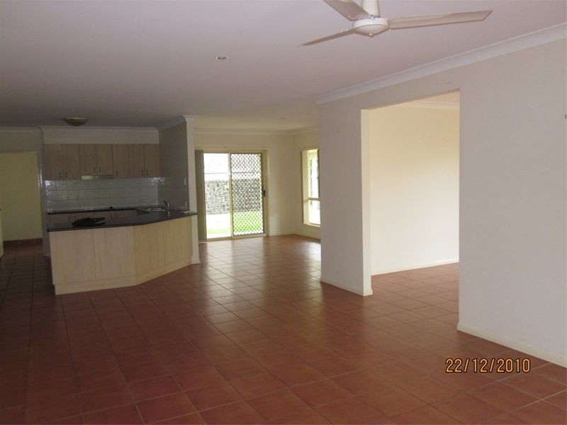 63 White Cedar Circuit, Stretton QLD 4116