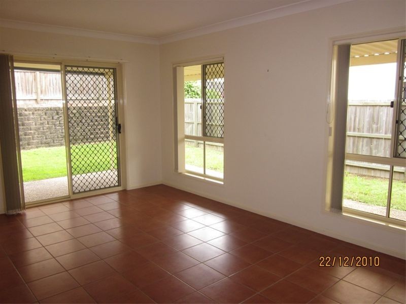 63 White Cedar Circuit, Stretton QLD 4116