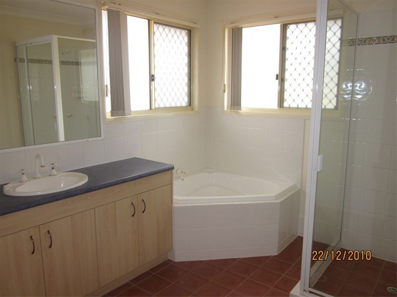 63 White Cedar Circuit, Stretton QLD 4116