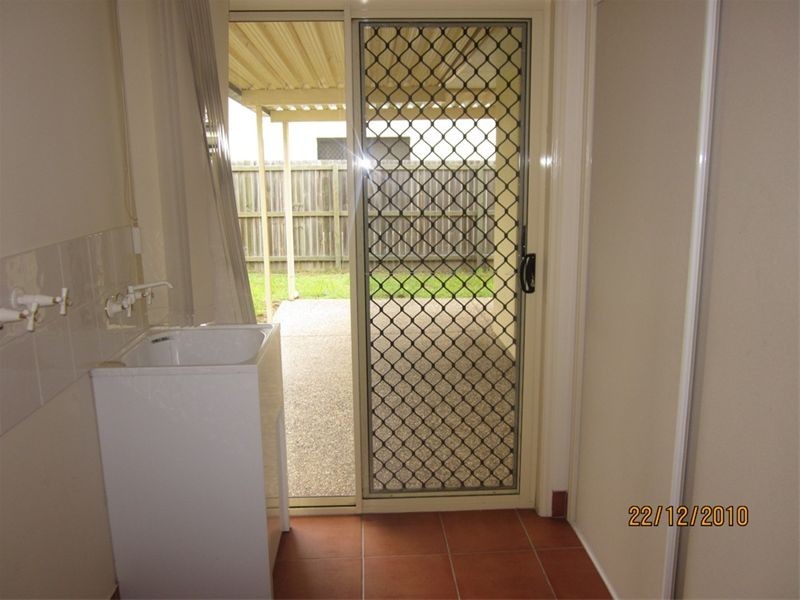 63 White Cedar Circuit, Stretton QLD 4116