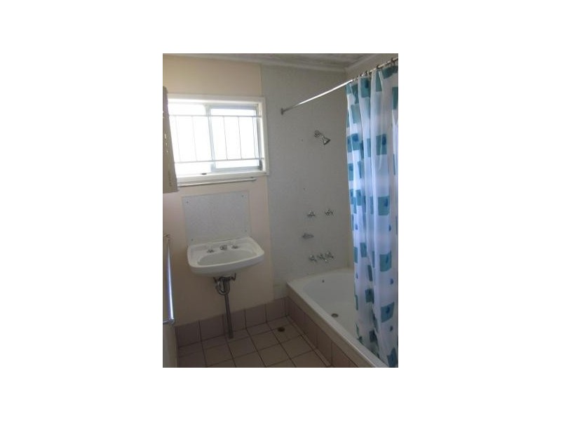 8 Ormesby Street, Woodridge QLD 4114