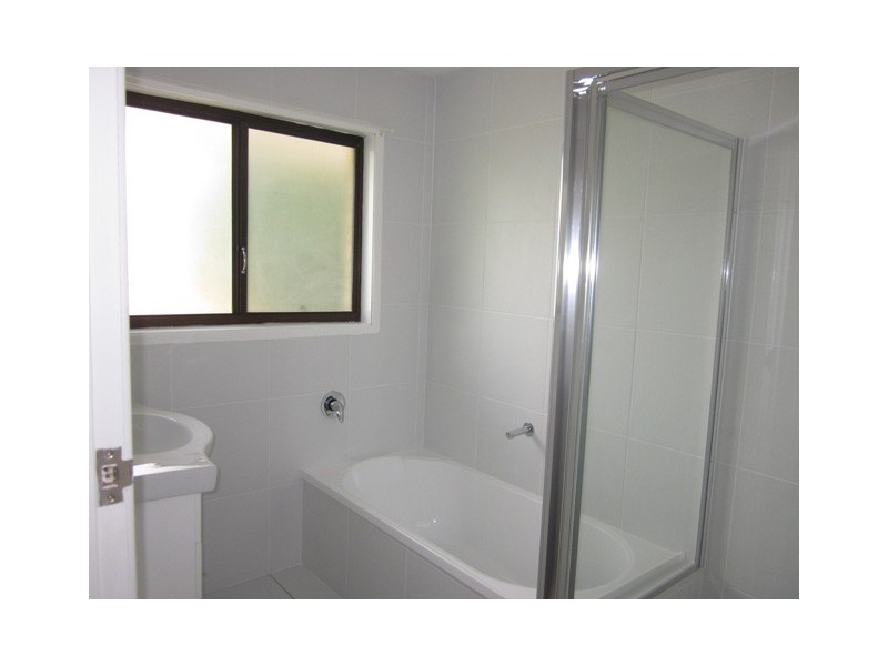 135 BARBARALLA DRIVE, Springwood QLD 4127