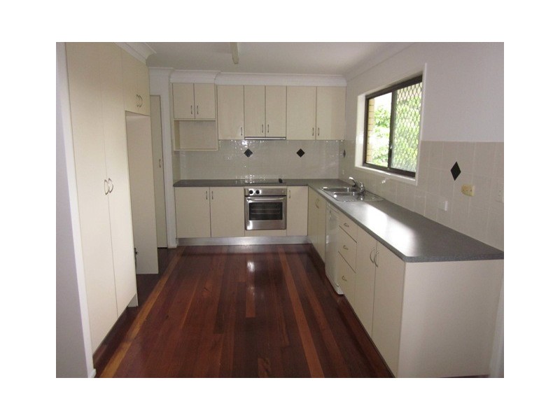 135 BARBARALLA DRIVE, Springwood QLD 4127