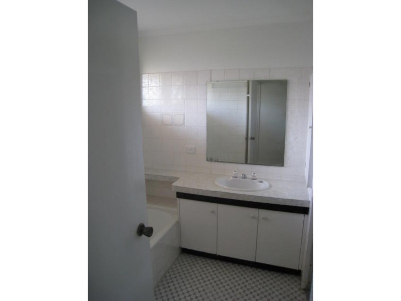 15 WOOTTON CRESCENT, Springwood QLD 4127