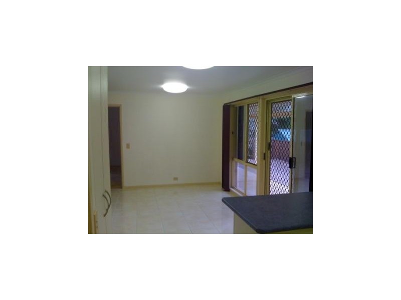 8 Warren Court, Loganlea QLD 4131