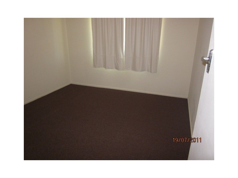 10 Karabil Street, Kingston QLD 4114